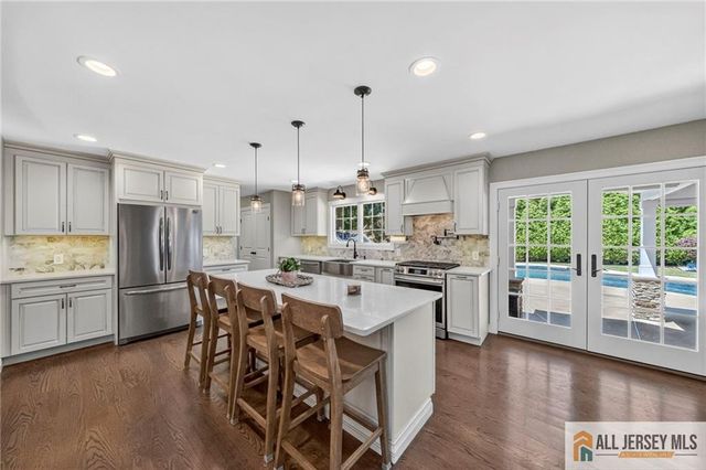 43 Pennington Avenue, Colonia, NJ 07067