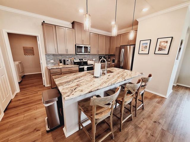 7911 Libretto LN, Austin, TX 78744