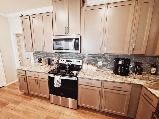 7911 Libretto LN, Austin, TX 78744