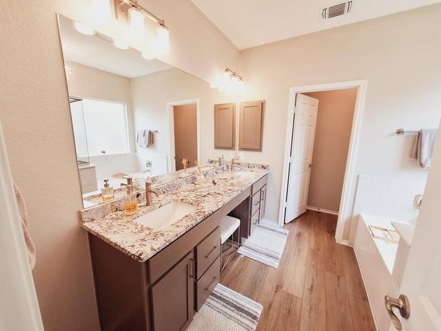 7911 Libretto LN, Austin, TX 78744