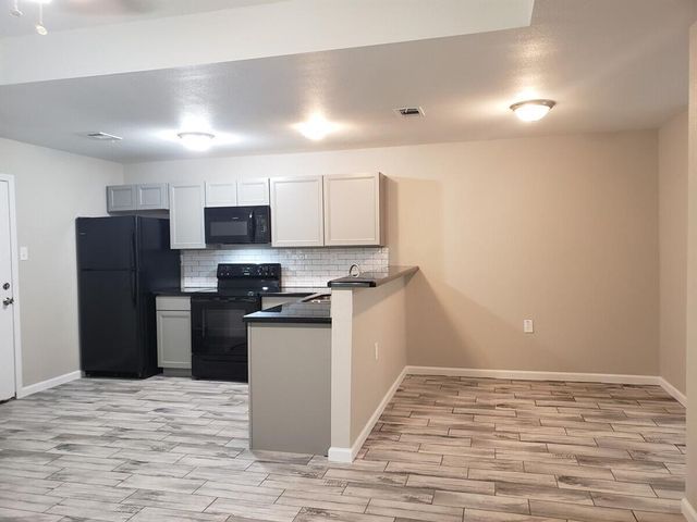 306-308 Old Timers Road, Orange, TX 77630