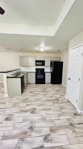 306-308 Old Timers Road, Orange, TX 77630