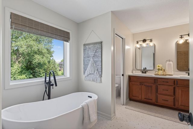 2882 Aspen Lake Drive NE, Blaine, MN 55449