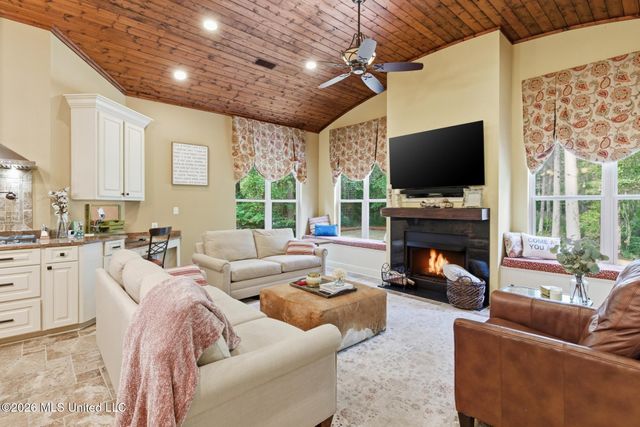97 Crystal Creek, Hattiesburg, MS 39402
