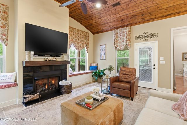 97 Crystal Creek, Hattiesburg, MS 39402