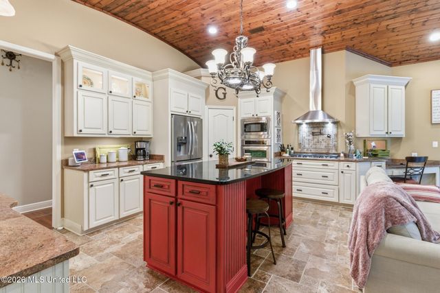 97 Crystal Creek, Hattiesburg, MS 39402
