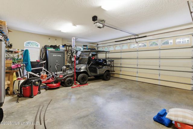 97 Crystal Creek, Hattiesburg, MS 39402