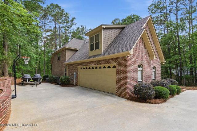 97 Crystal Creek, Hattiesburg, MS 39402