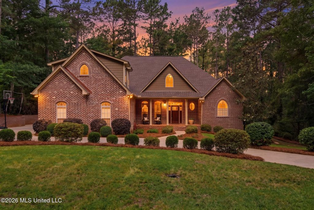97 Crystal Creek, Hattiesburg, MS 39402