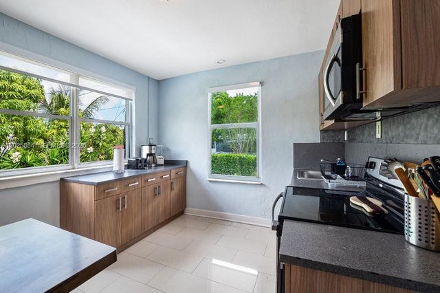 2255 SW 10th St B, Miami, FL 33135