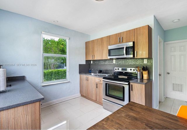 2255 SW 10th St B, Miami, FL 33135