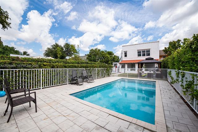 2255 SW 10th St B, Miami, FL 33135