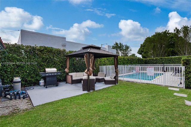 2255 SW 10th St B, Miami, FL 33135