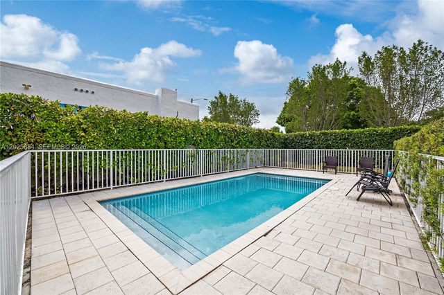 2255 SW 10th St B, Miami, FL 33135