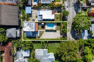 2255 SW 10th St B, Miami, FL 33135