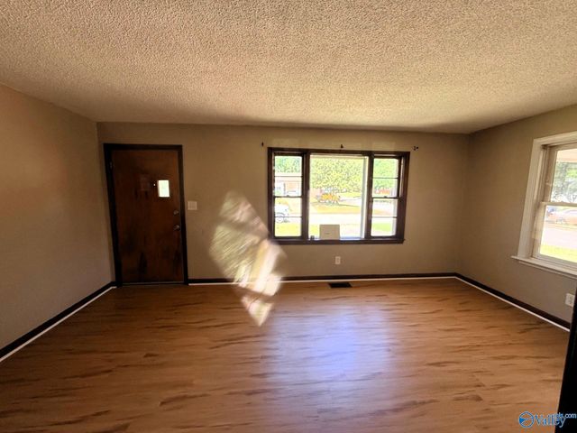 2009 10th Street SE, Decatur, AL 35601