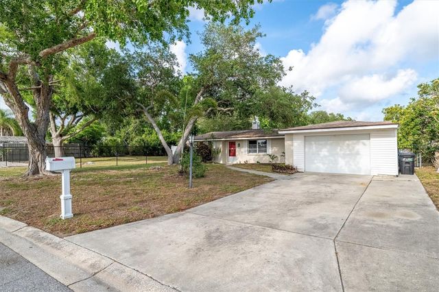 7464 CASS CIRCLE, Sarasota, FL 34231