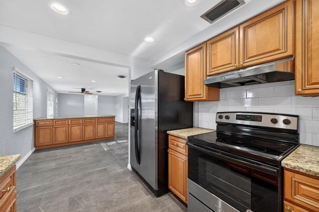 7464 CASS CIRCLE, Sarasota, FL 34231