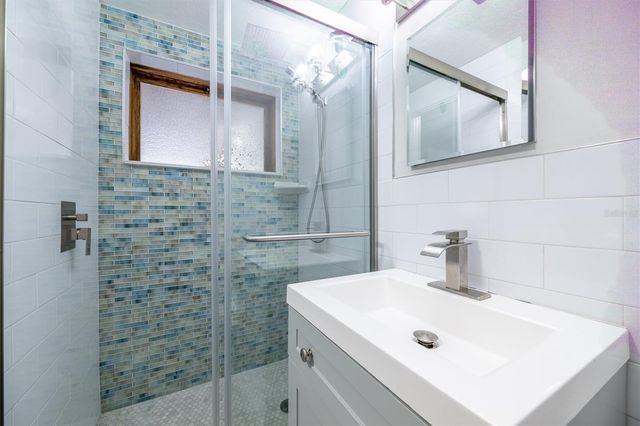 7464 CASS CIRCLE, Sarasota, FL 34231