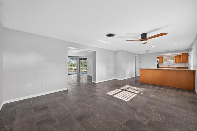 7464 CASS CIRCLE, Sarasota, FL 34231