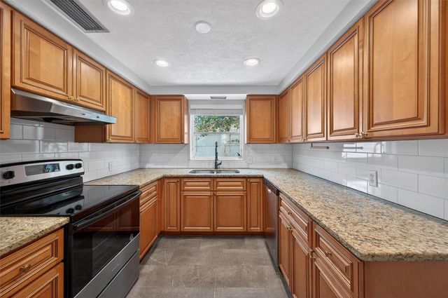 7464 CASS CIRCLE, Sarasota, FL 34231