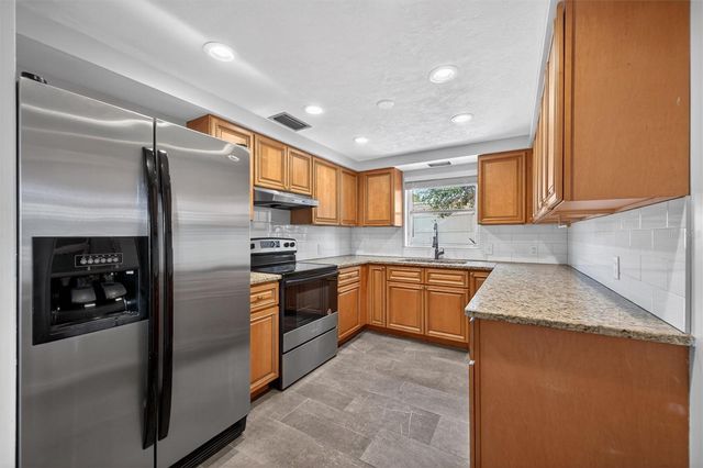 7464 CASS CIRCLE, Sarasota, FL 34231
