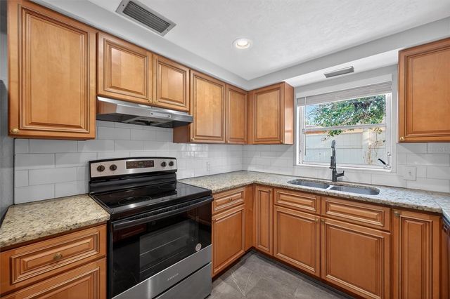 7464 CASS CIRCLE, Sarasota, FL 34231