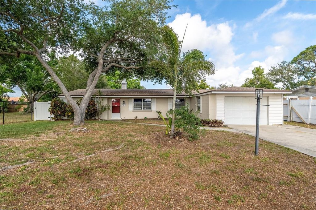 7464 CASS CIRCLE, Sarasota, FL 34231