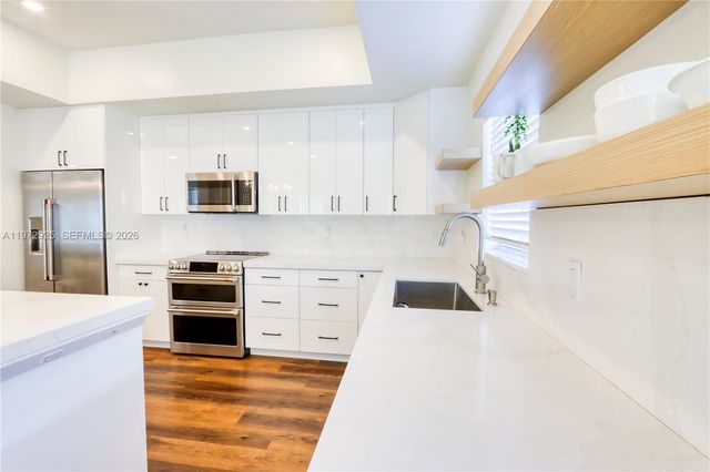 8905 SW 221st Ter, Cutler Bay, FL 33190