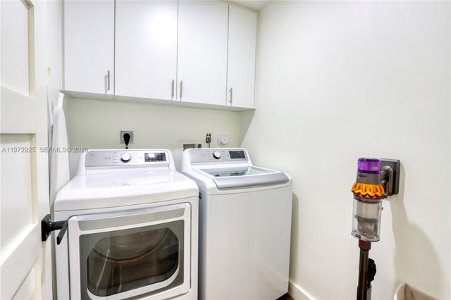 8905 SW 221st Ter, Cutler Bay, FL 33190