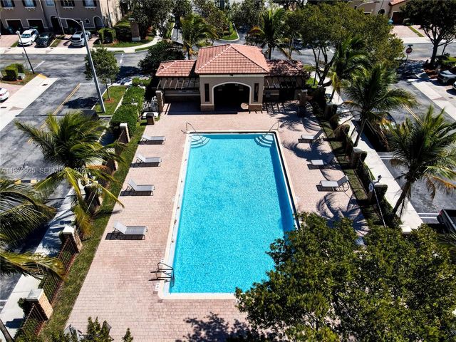 8905 SW 221st Ter, Cutler Bay, FL 33190