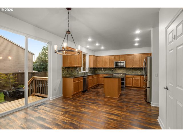 20125 MOSSY MEADOWS Ave, Oregon City, OR 97045