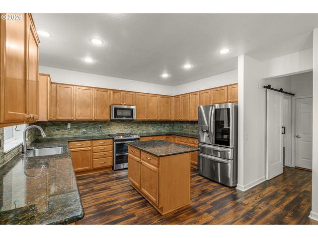 20125 MOSSY MEADOWS Ave, Oregon City, OR 97045