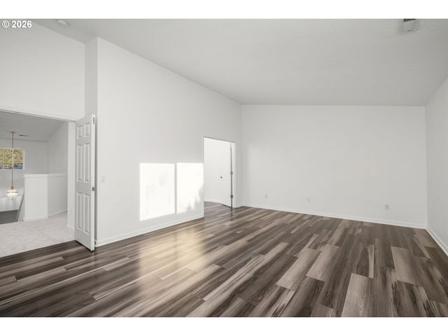20125 MOSSY MEADOWS Ave, Oregon City, OR 97045