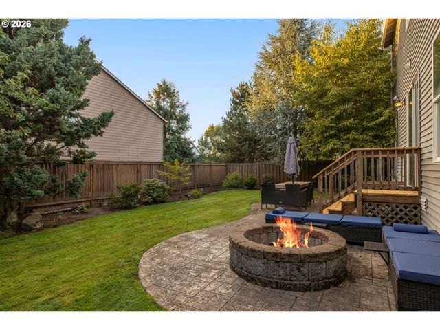 20125 MOSSY MEADOWS Ave, Oregon City, OR 97045
