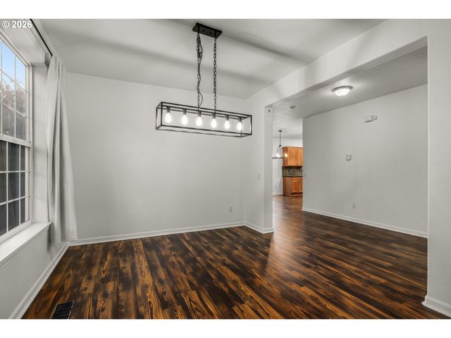 20125 MOSSY MEADOWS Ave, Oregon City, OR 97045