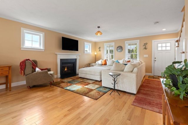 101 Sawmill Ln 101, Hanson, MA 02341