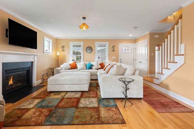 101 Sawmill Ln 101, Hanson, MA 02341