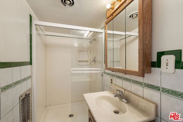 2124 W 112th Street, Los Angeles, CA 90047