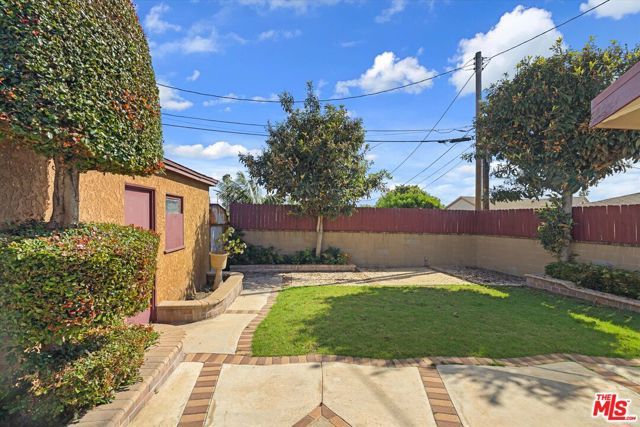 2124 W 112th Street, Los Angeles, CA 90047