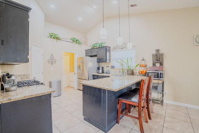 3931 E Elowin Avenue, Visalia, CA 93292