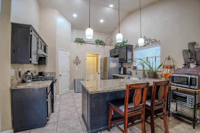 3931 E Elowin Avenue, Visalia, CA 93292