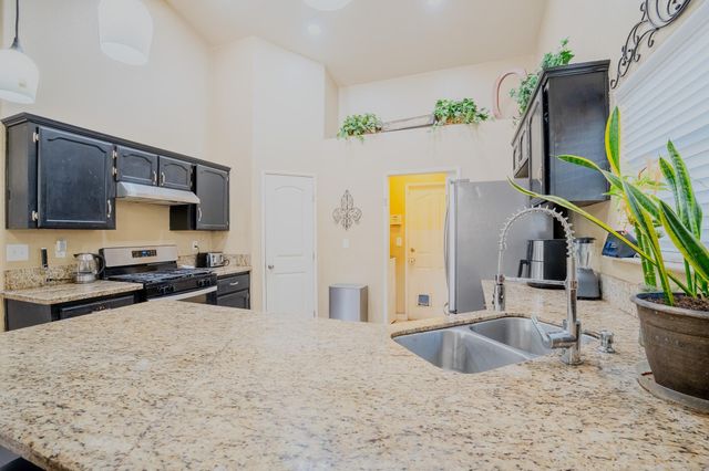 3931 E Elowin Avenue, Visalia, CA 93292