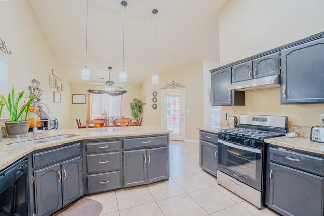 3931 E Elowin Avenue, Visalia, CA 93292