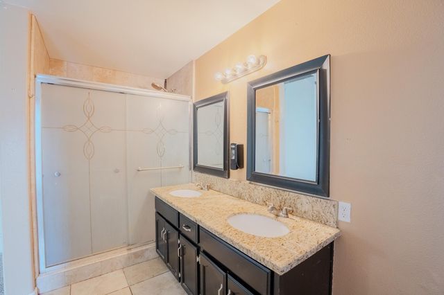 3931 E Elowin Avenue, Visalia, CA 93292