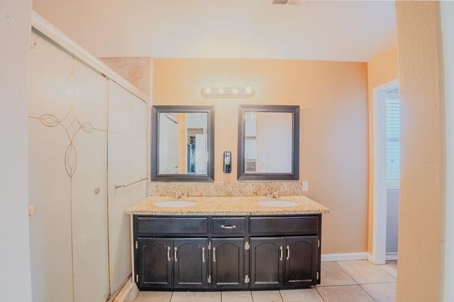 3931 E Elowin Avenue, Visalia, CA 93292