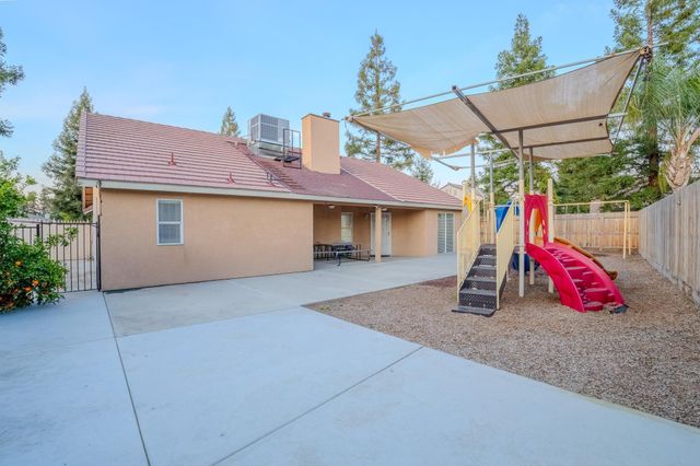 3931 E Elowin Avenue, Visalia, CA 93292