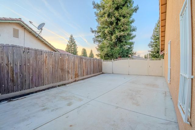 3931 E Elowin Avenue, Visalia, CA 93292