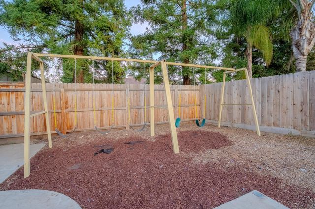 3931 E Elowin Avenue, Visalia, CA 93292