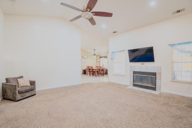 3931 E Elowin Avenue, Visalia, CA 93292